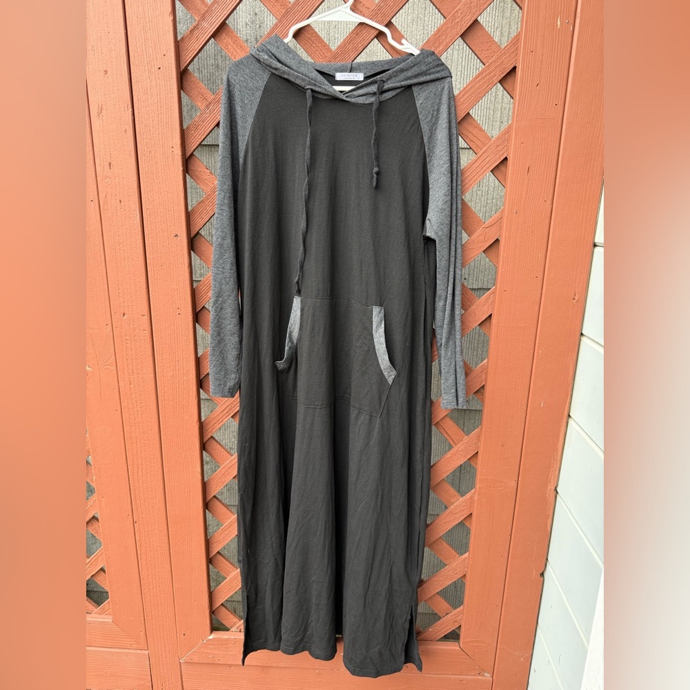 Ekouaer Long Hoodie Lounge Dress | Black & Gray | Size L